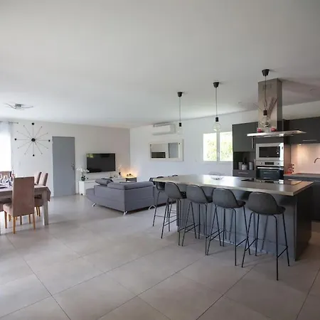 Belle Familiale A La Campagne Et Sa Piscine Vila *