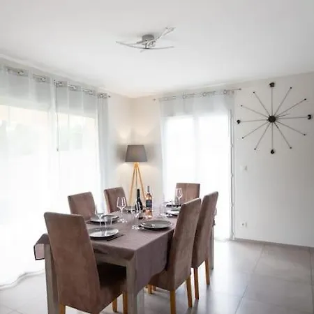 Belle Familiale A La Campagne Et Sa Piscine Vila *