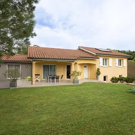 Vila Belle Familiale A La Campagne Et Sa Piscine Chevrieres (Isere)
