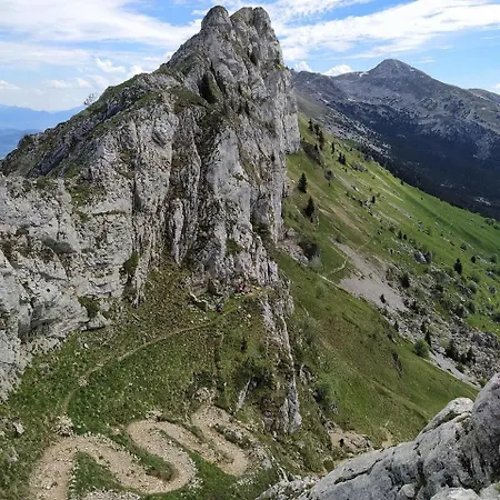 Belle Familiale A La Campagne Et Sa Piscine *
