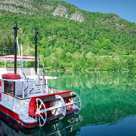 Belle Familiale A La Campagne Et Sa Piscine *