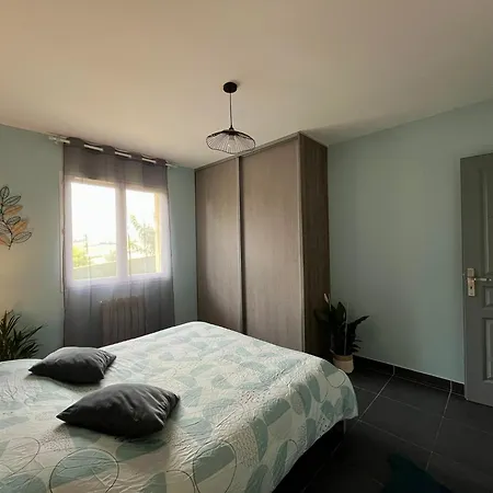 Vila Belle Familiale A La Campagne Et Sa Piscine Chevrieres (Isere)